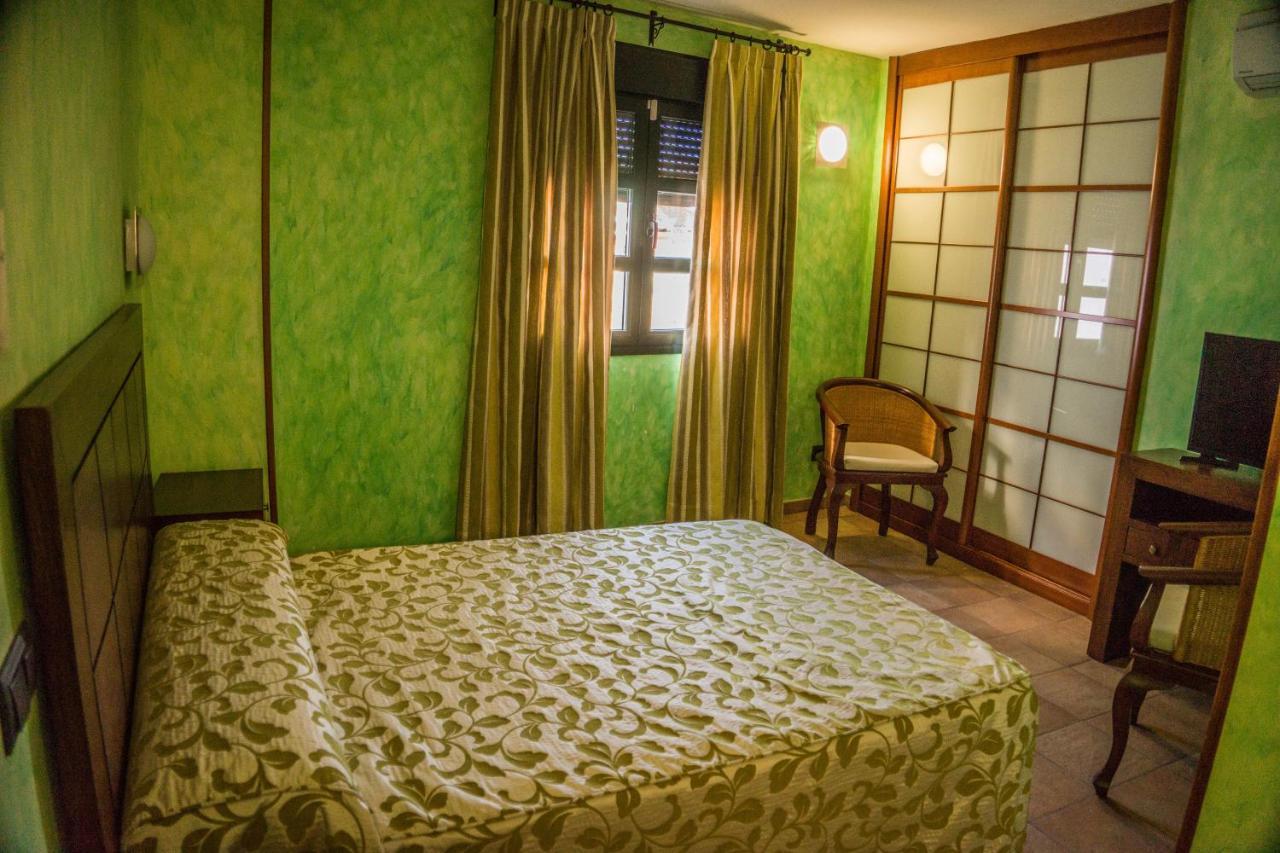 El Soportal De Uceda Hotel Exterior photo